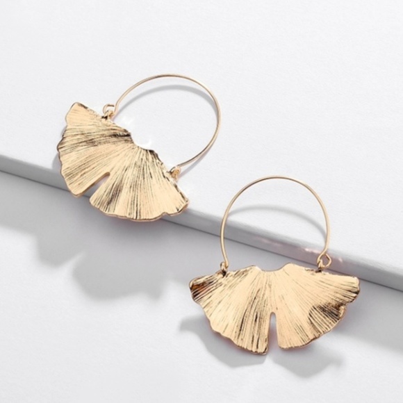 Anthropologie Jewelry - Boho Dangle Statement Earrings Metal Leaf Gold Anthropologie Jewelry - Boho Dangle Statement Earrings Metal Leaf Gold